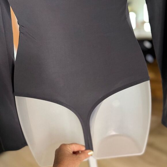 Express Body Contour Scoop Neck Long Sleeve Thong Bodysuit, Gray. Size XS - Picture 6 of 10